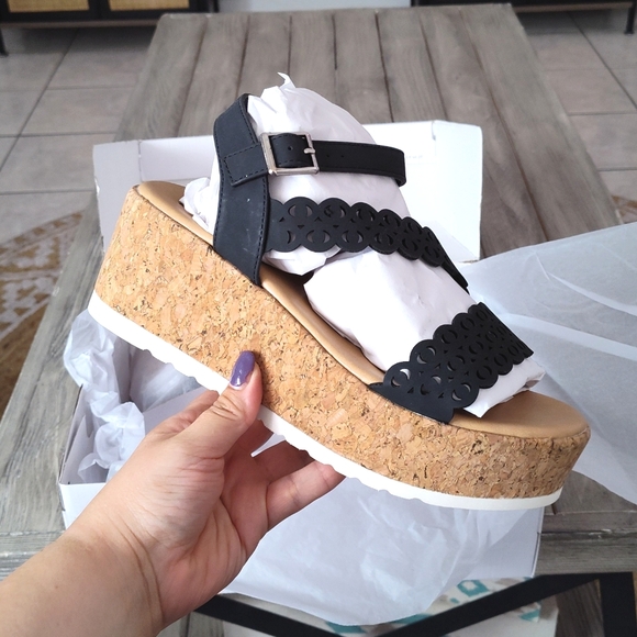 NEW EVANS FLATFORM EMMA SANDAL IN BLACK (WIDE WIDTH) - Picture 7 of 11